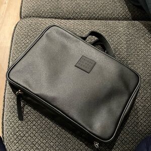 Tender Love + Carry black toiletry bag